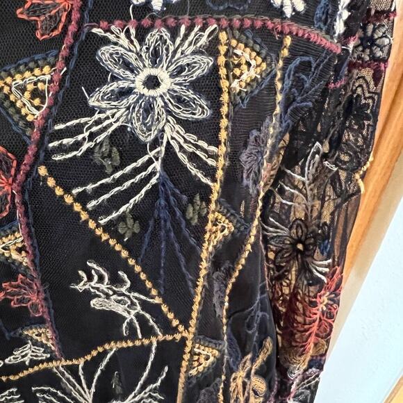 American Eagle Outfitters women’s embroidered top size S, black - Picture 5 of 9